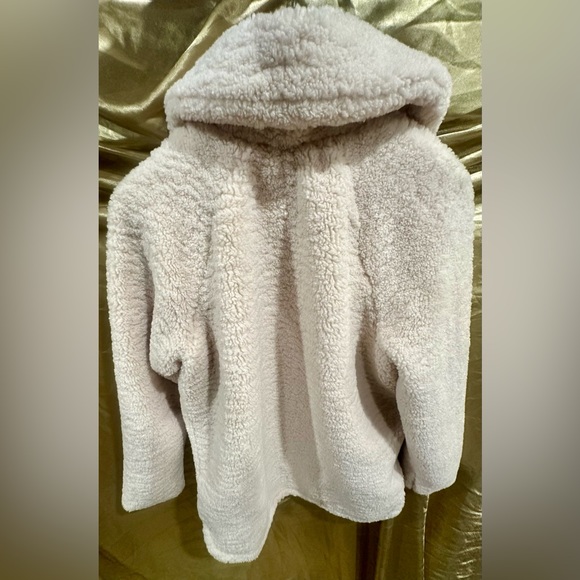 H&M Fluffy Coats/Jacket - Picture 2 of 6